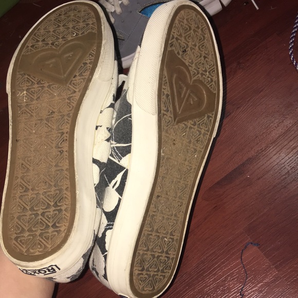 Cute Roxy shoes. - Picture 3 of 4